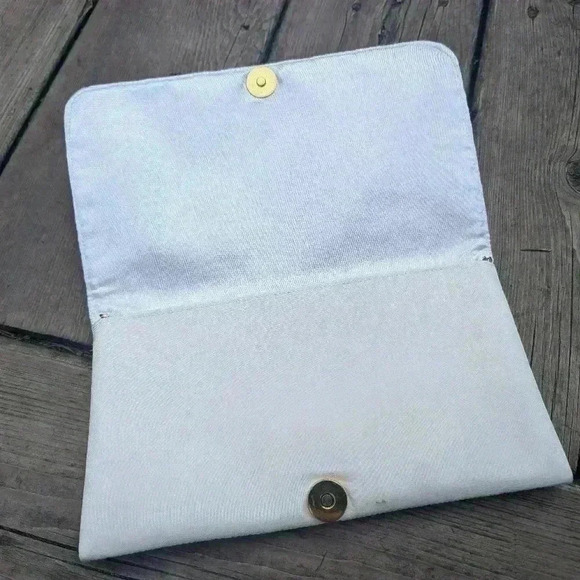 Shiraleah clutch bag white with yellow damask design and goldtone chain - Picture 5 of 8